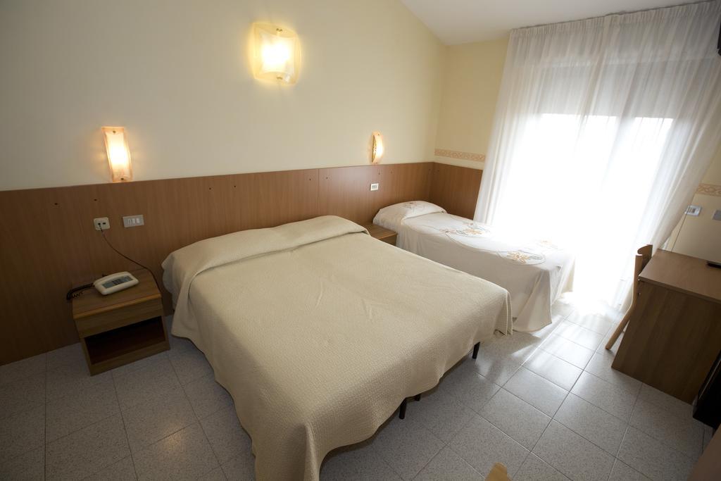 סירמיונה Hotel Ganfo חדר תמונה