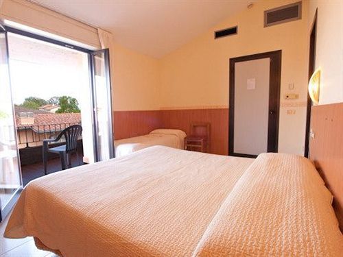 סירמיונה Hotel Ganfo מראה חיצוני תמונה