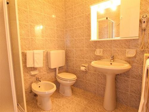 סירמיונה Hotel Ganfo מראה חיצוני תמונה
